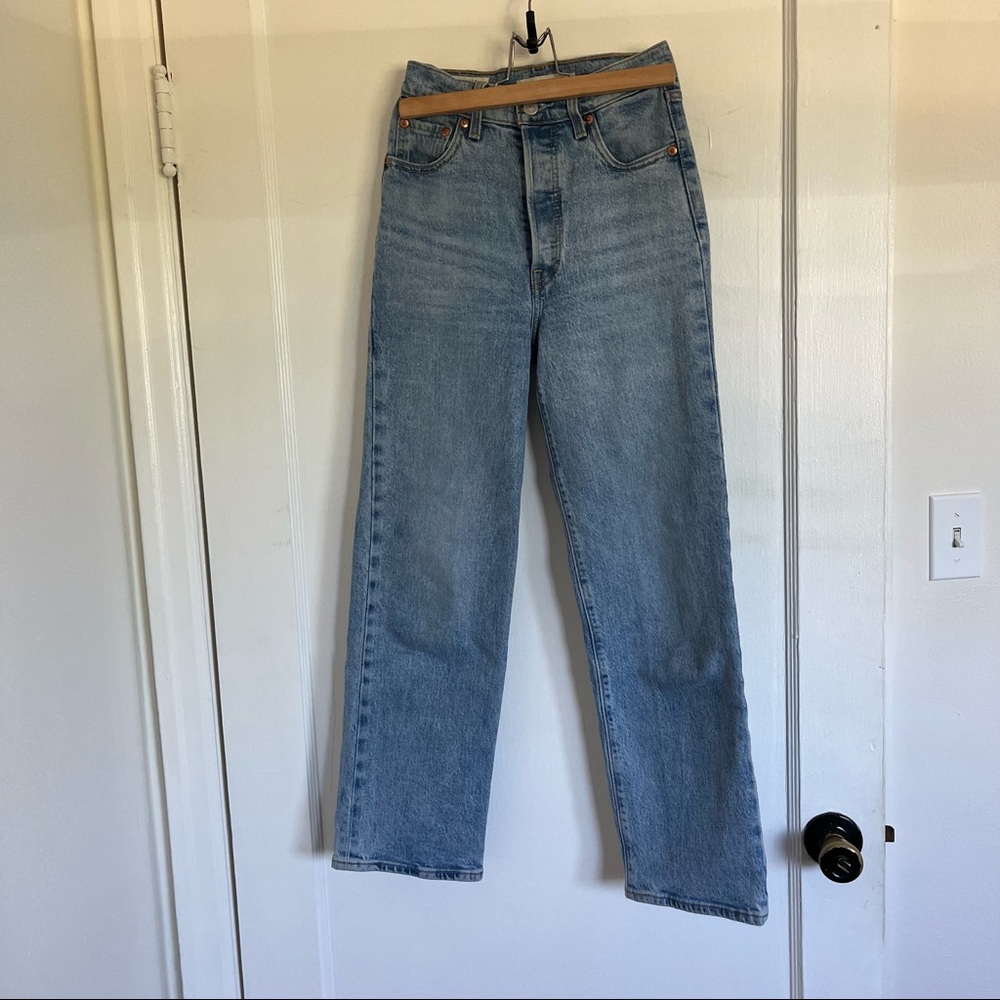 Levi’s ribcage straight / 23